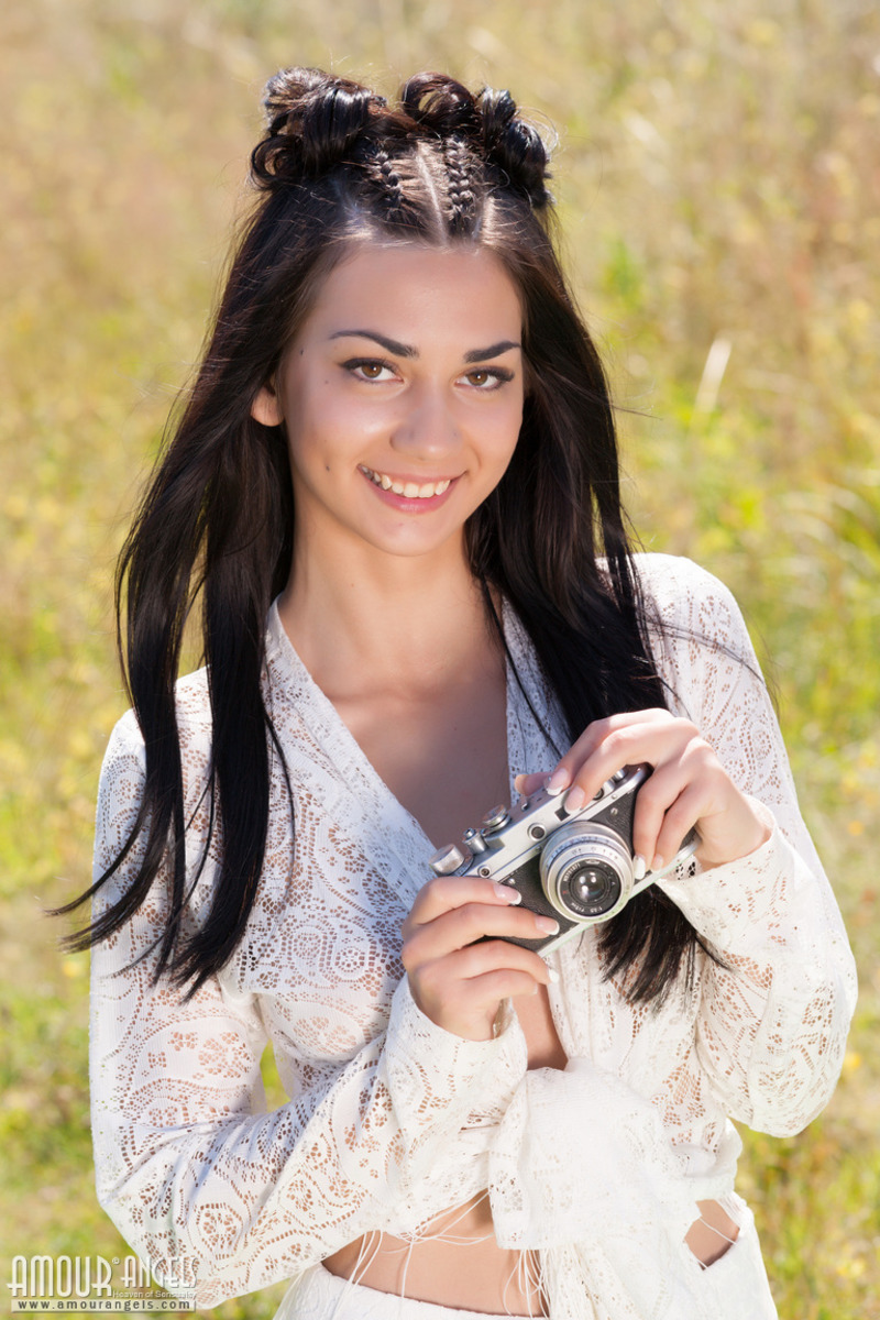 Brunette Cutie Stripping 01