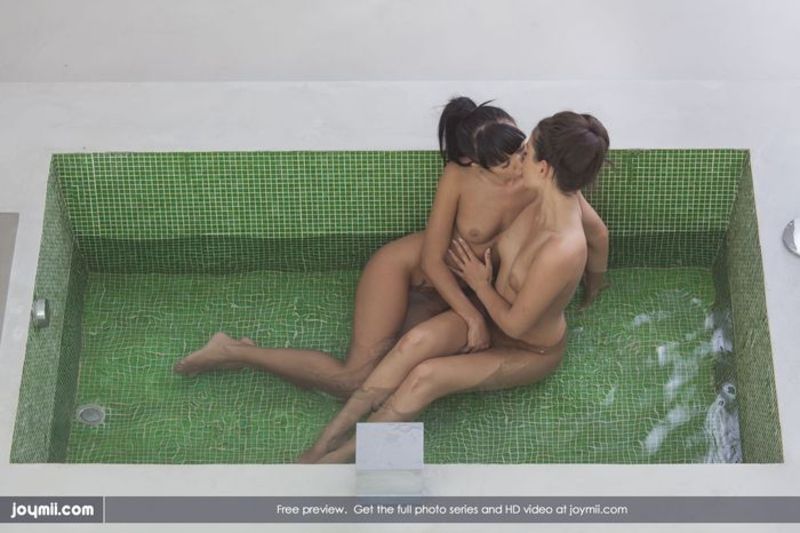 Bath for Two 02