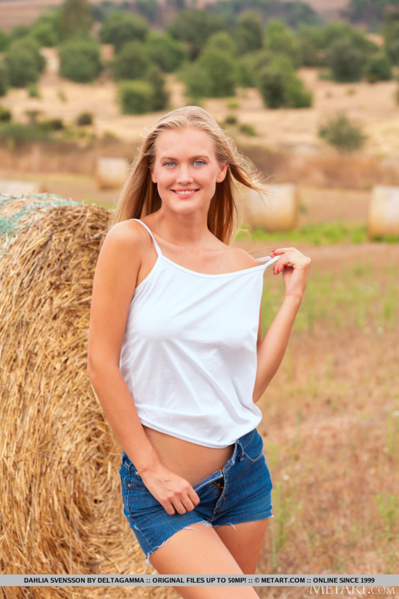 Presenting Dahlia Svensson 14