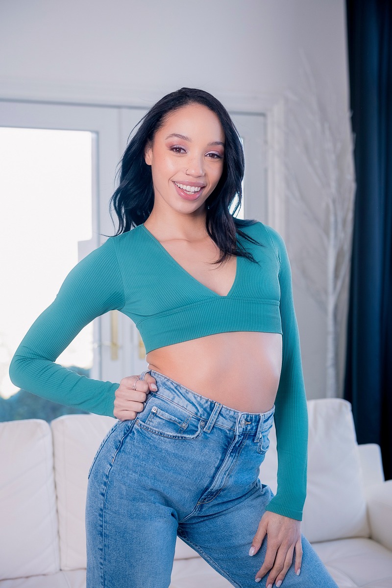 Alexis Tae Works Stepbrother's Shaft 00