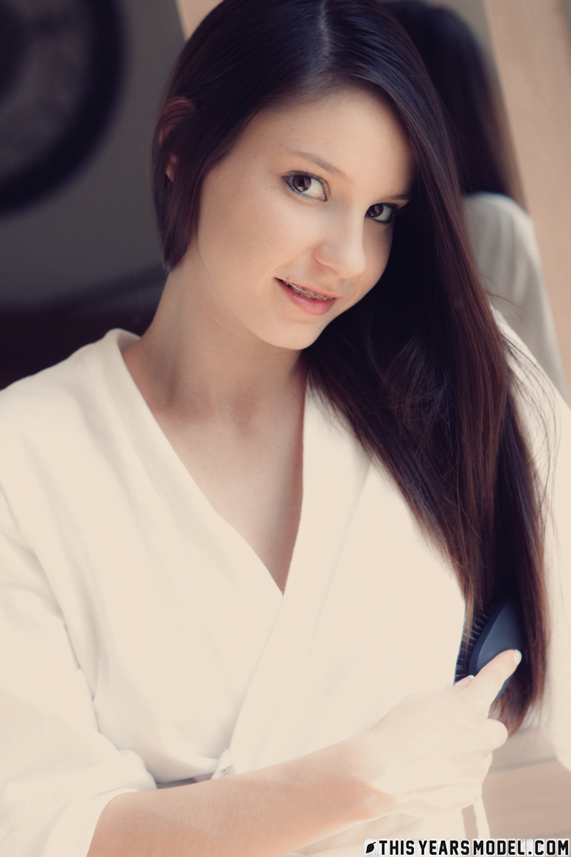 Rylee Marks Brushes Her Body 01