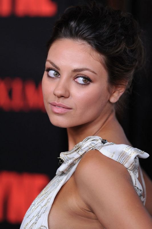 Mila Kunis posing 08